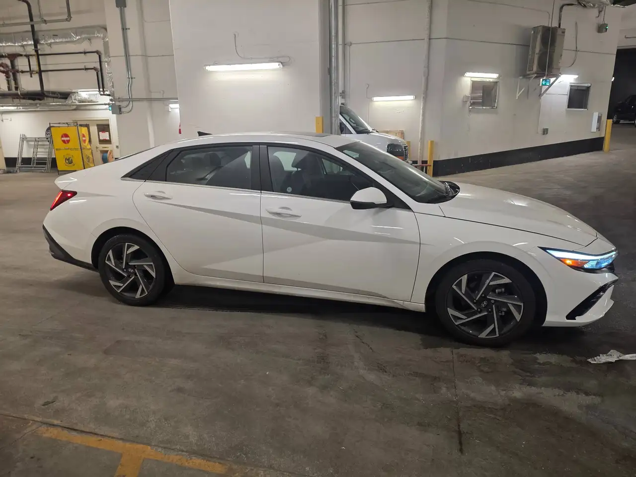Hyundai ELANTRA снимка Hyundai ELANTRA