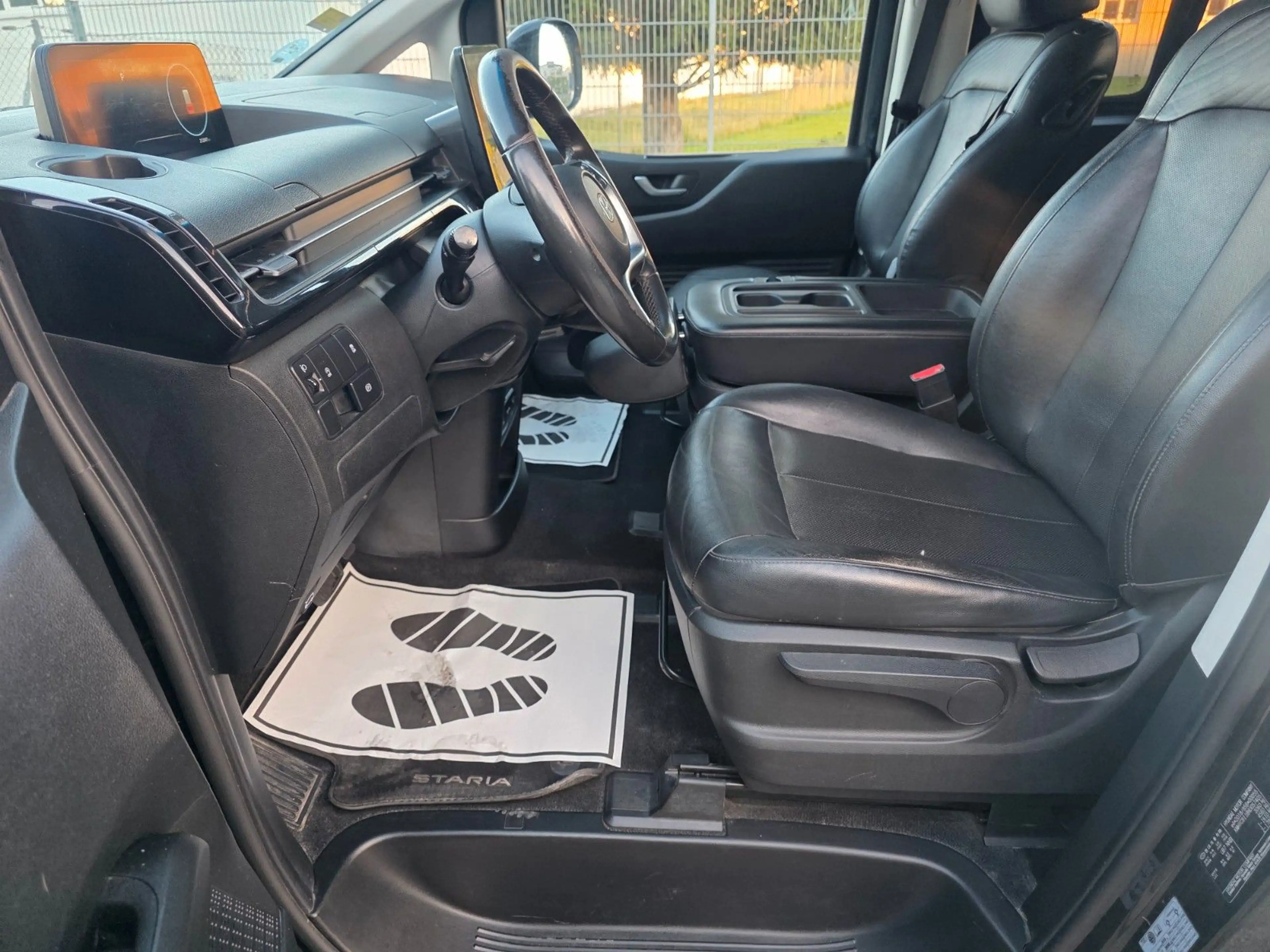 Hyundai STARIA — photo 11