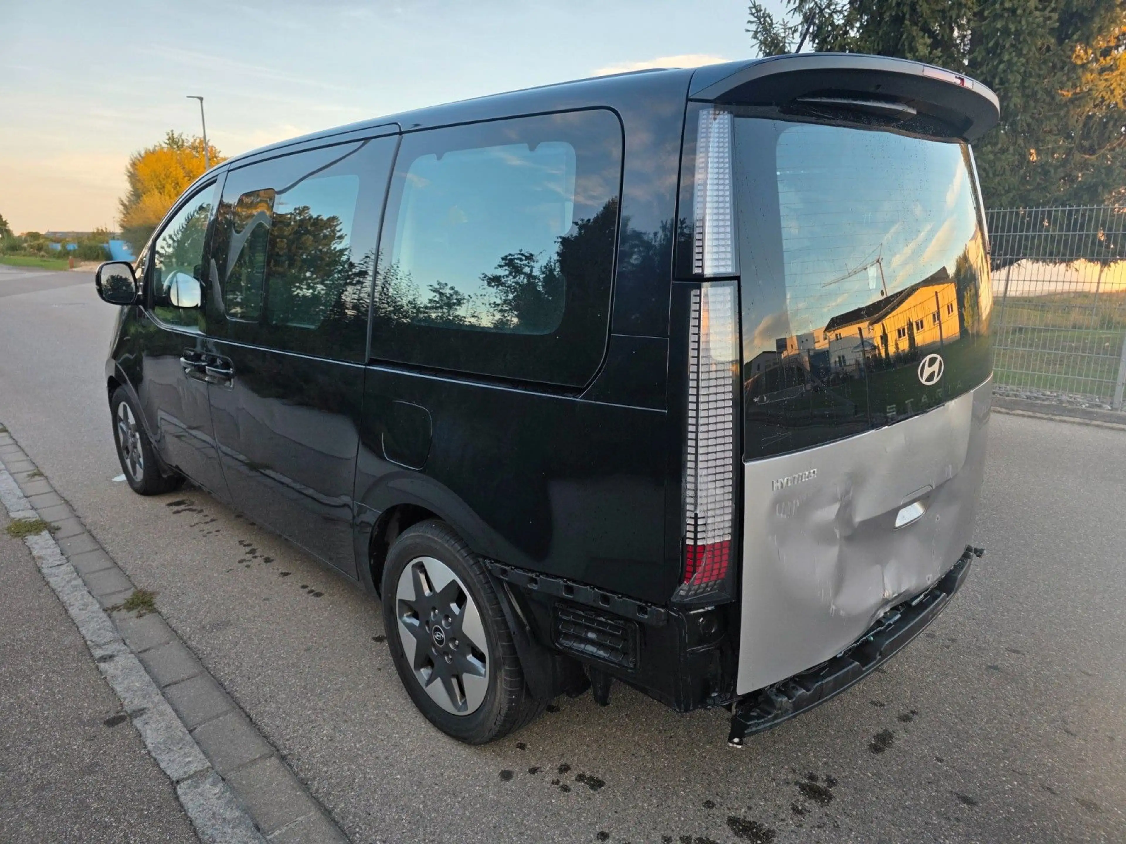 Hyundai STARIA — photo 3
