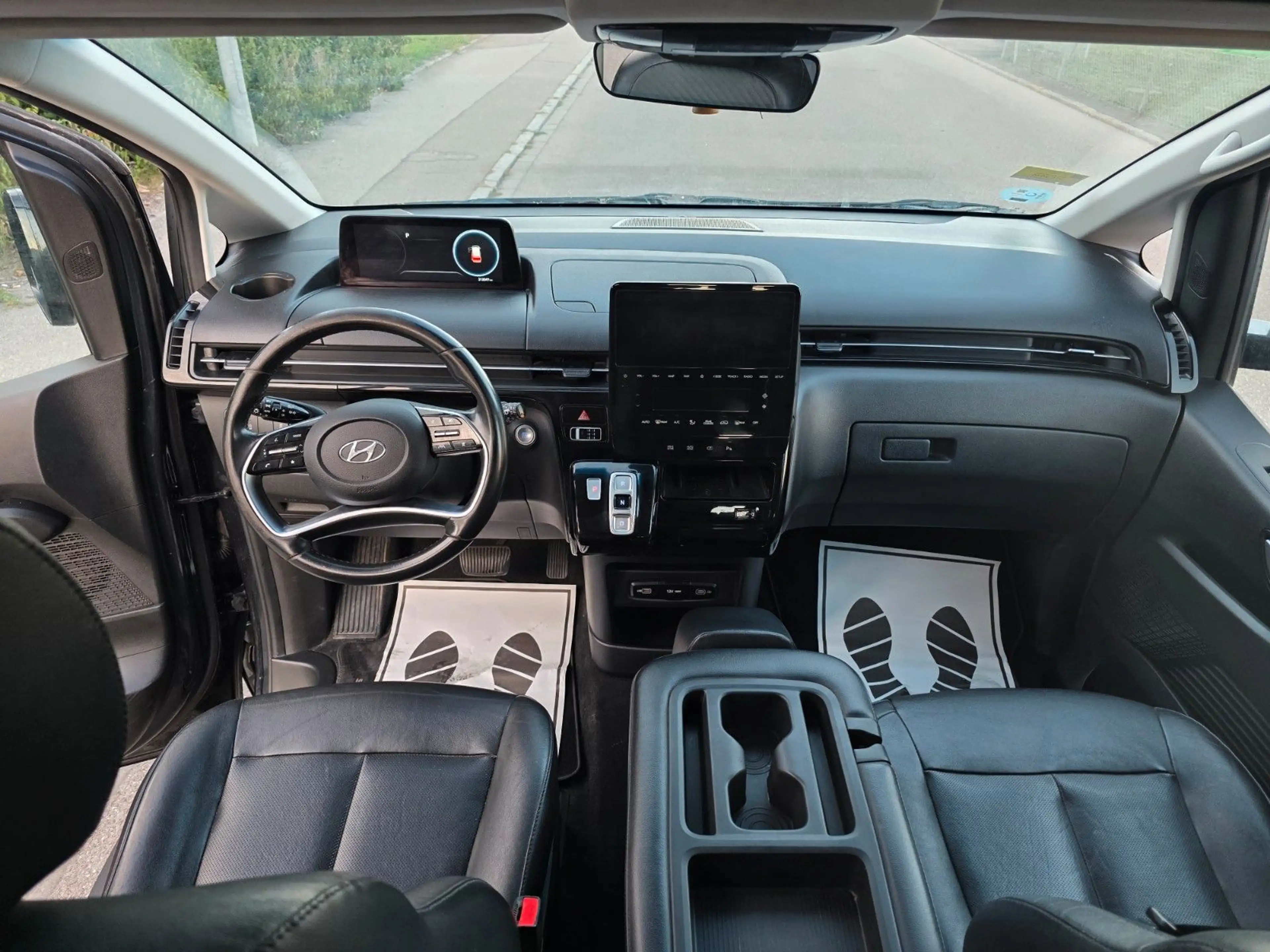 Hyundai STARIA — photo 14