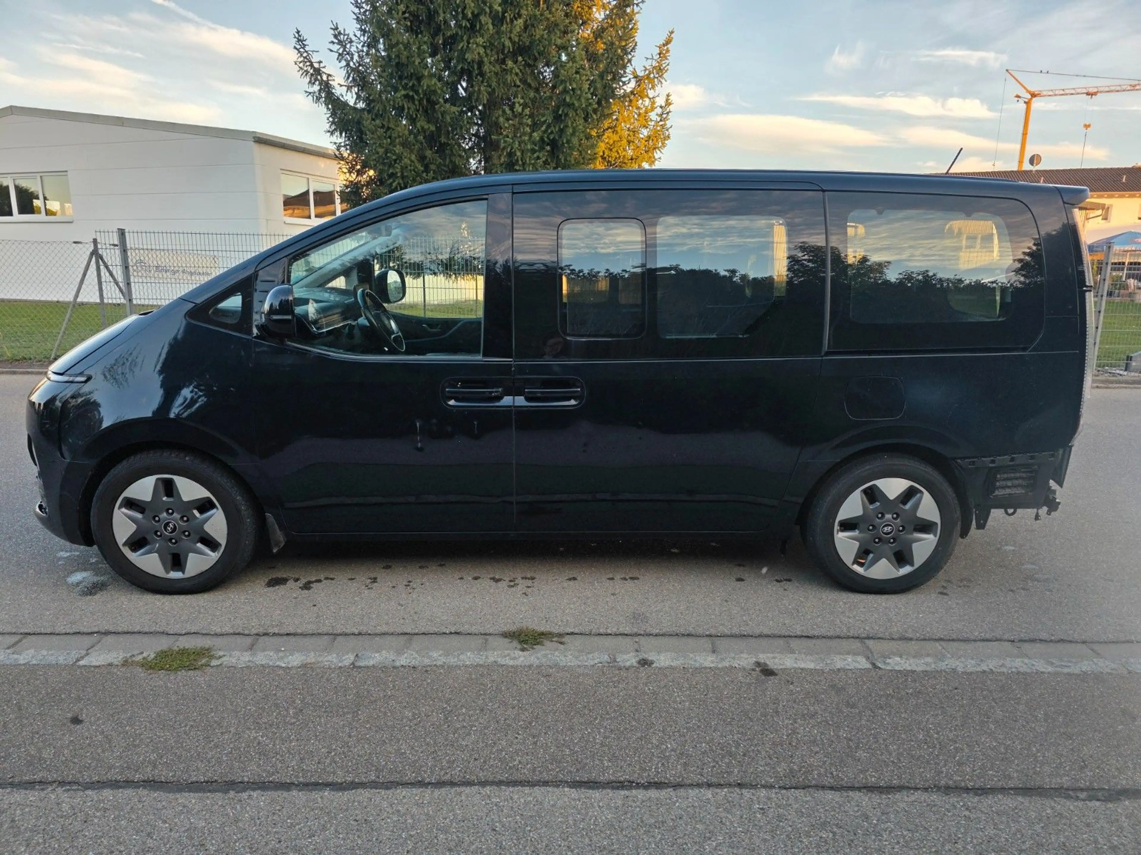 Hyundai STARIA — photo 2