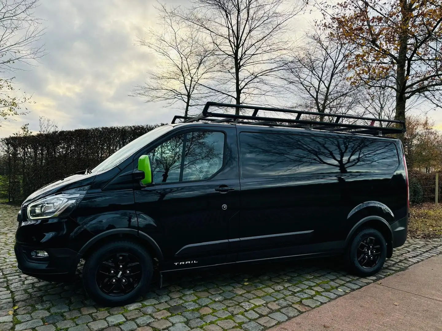 Ford Transit Custom Transit Custom 340L TRAIL L2H1 M6 2.0TD 130PK Zwart - 1