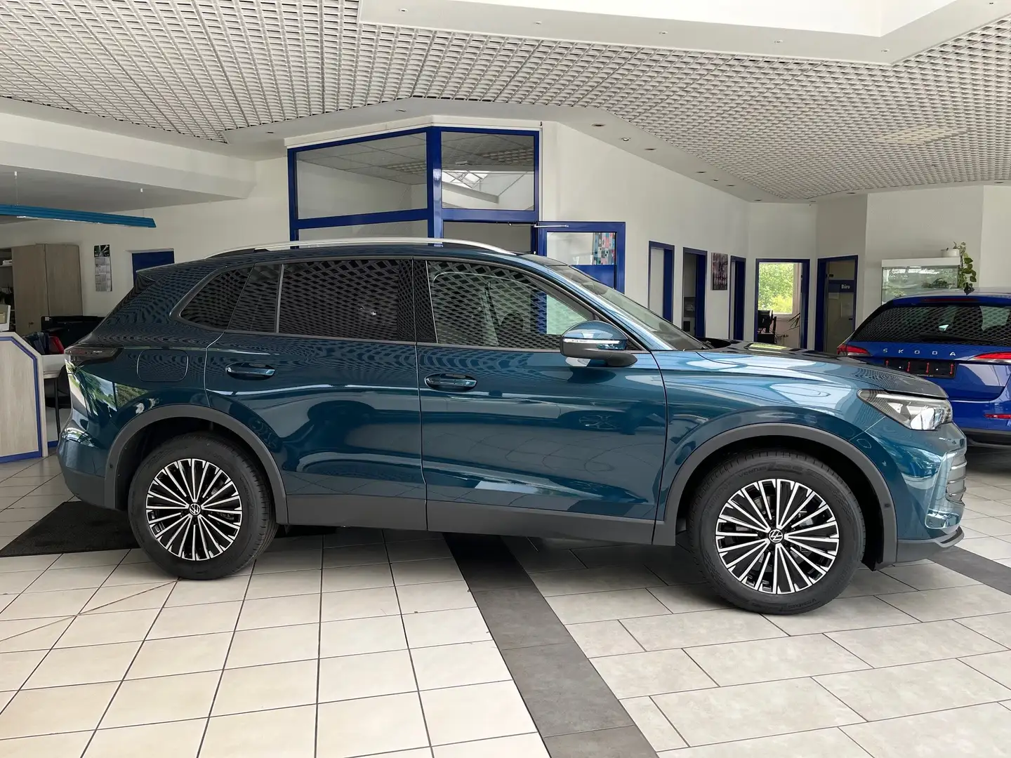 Volkswagen Tiguan 1.5 eTSI-DSG,Life,LED+,Komfort,AHK,18-Zoll Bleu - 2