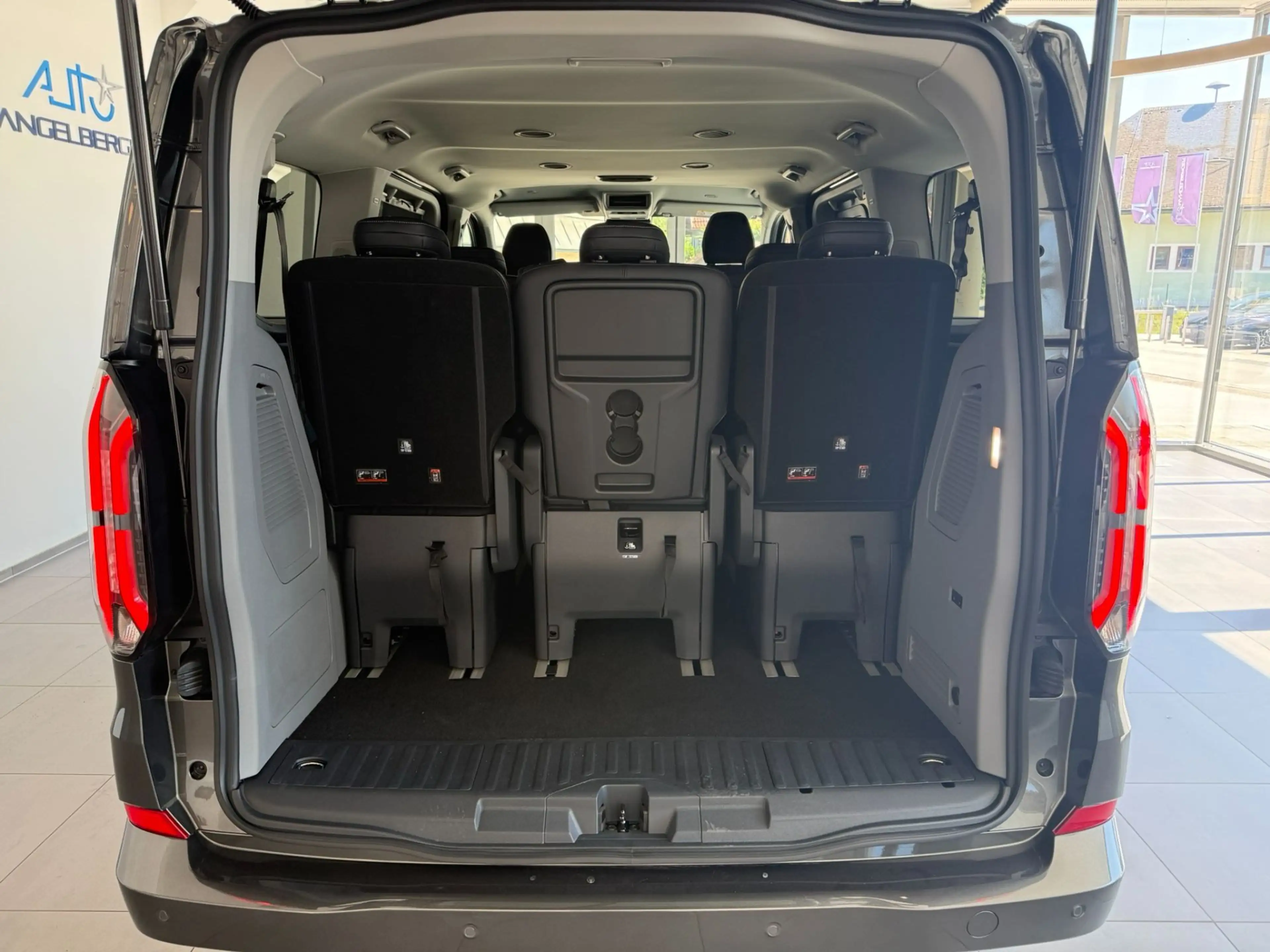 Ford Tourneo Custom Titanium X 2.5 PHEV 340 L1H1 FWD *Matrix AHK 360 — photo 10