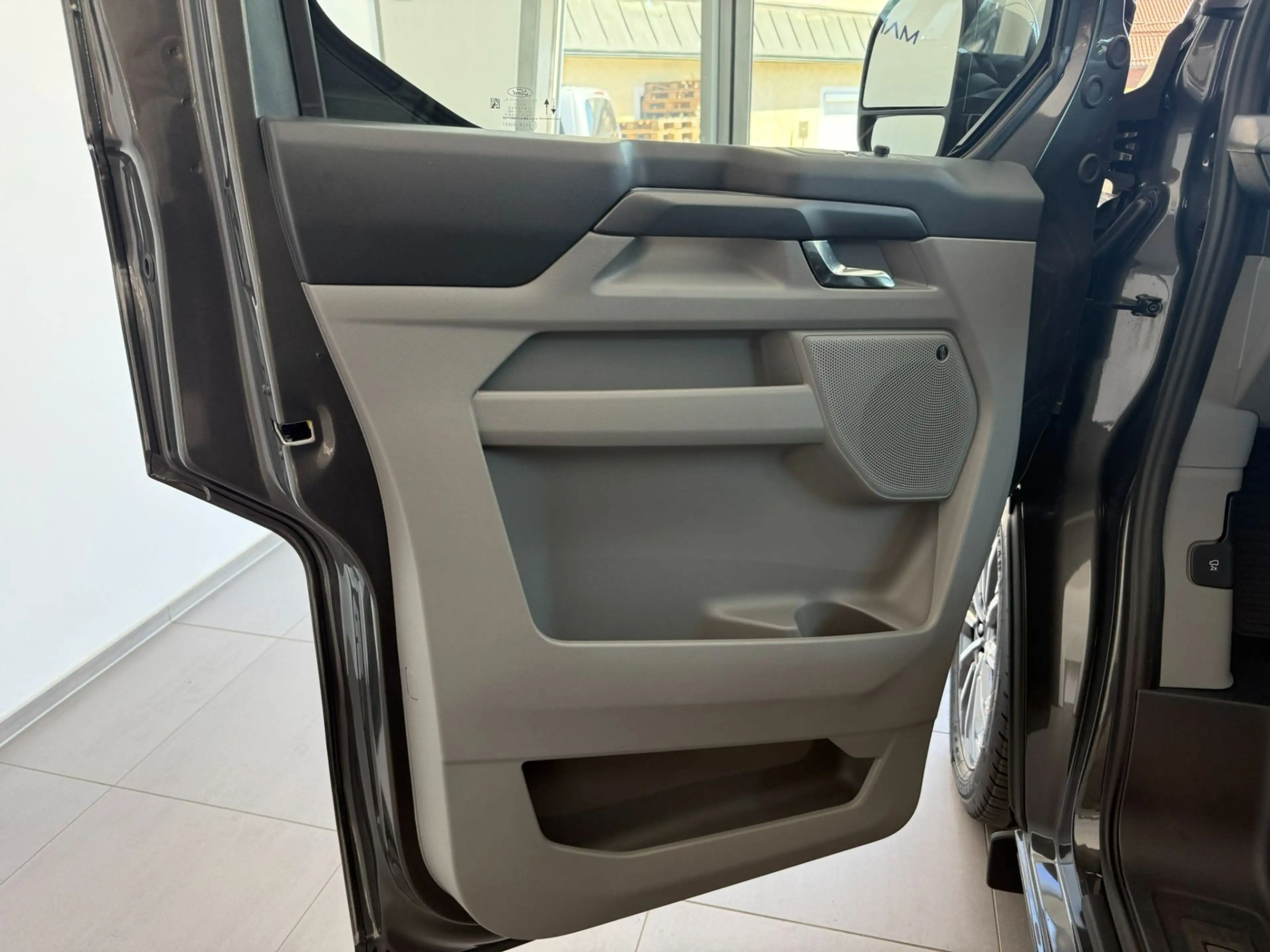 Ford Tourneo Custom Titanium X 2.5 PHEV 340 L1H1 FWD *Matrix AHK 360 — photo 11