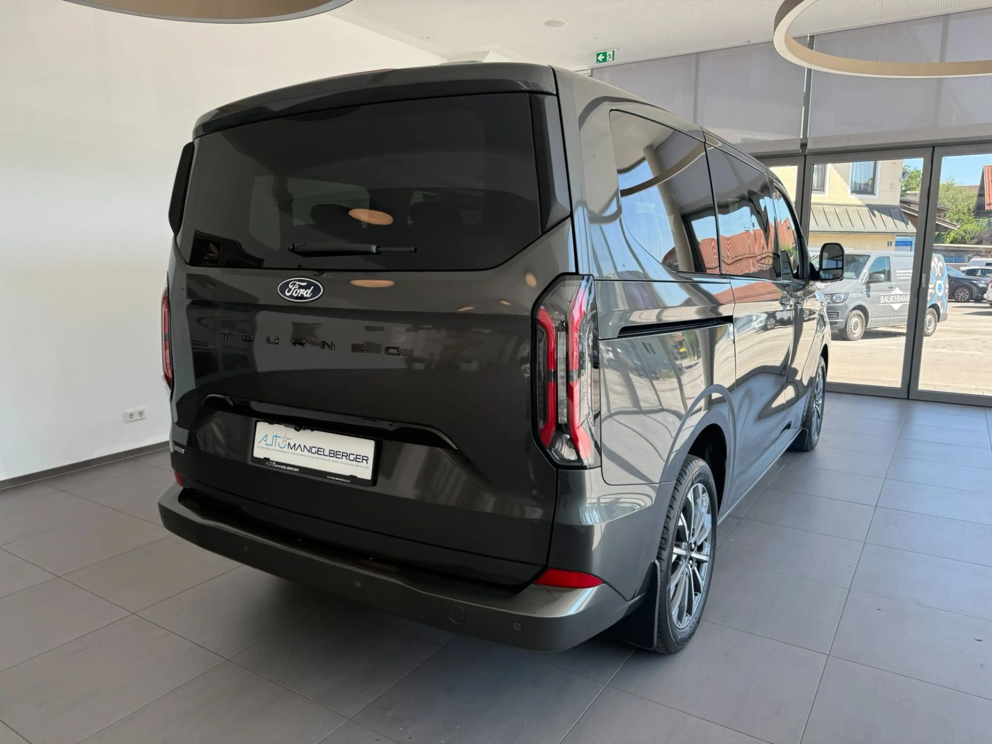 Ford Tourneo Custom Titanium X 2.5 PHEV 340 L1H1 FWD *Matrix AHK 360 — photo 5
