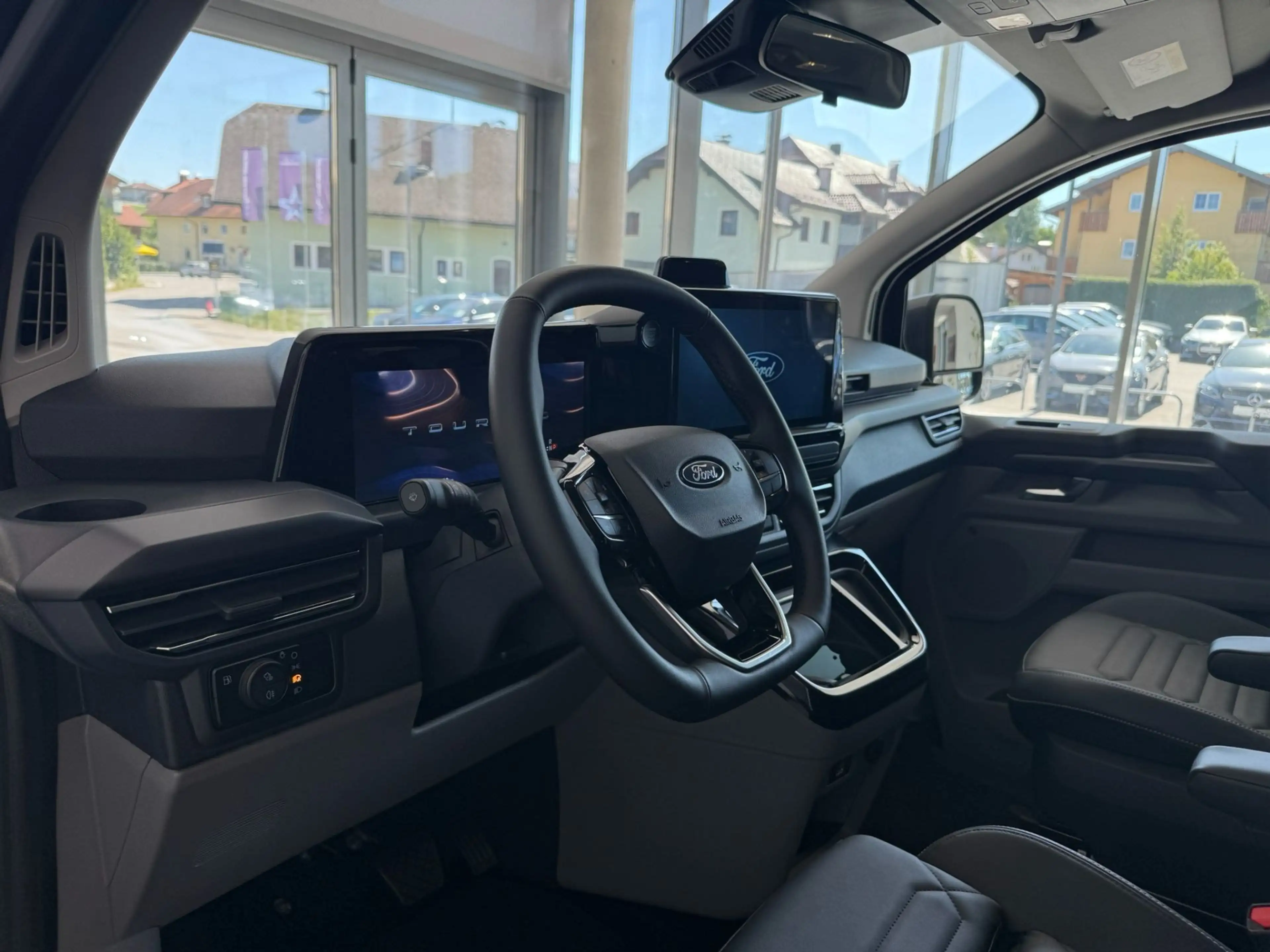 Ford Tourneo Custom Titanium X 2.5 PHEV 340 L1H1 FWD *Matrix AHK 360 — photo 12