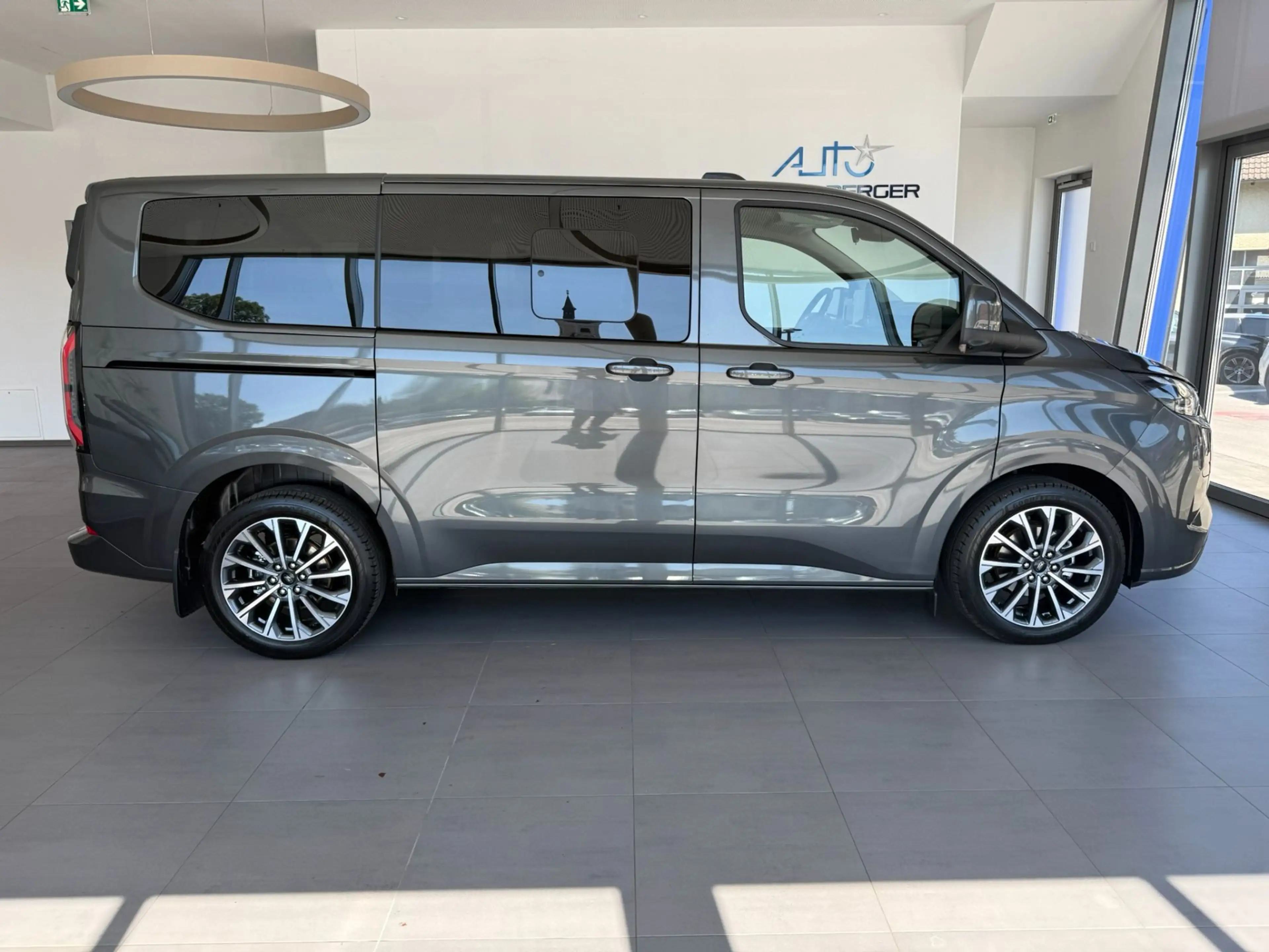 Ford Tourneo Custom Titanium X 2.5 PHEV 340 L1H1 FWD *Matrix AHK 360 — photo 6
