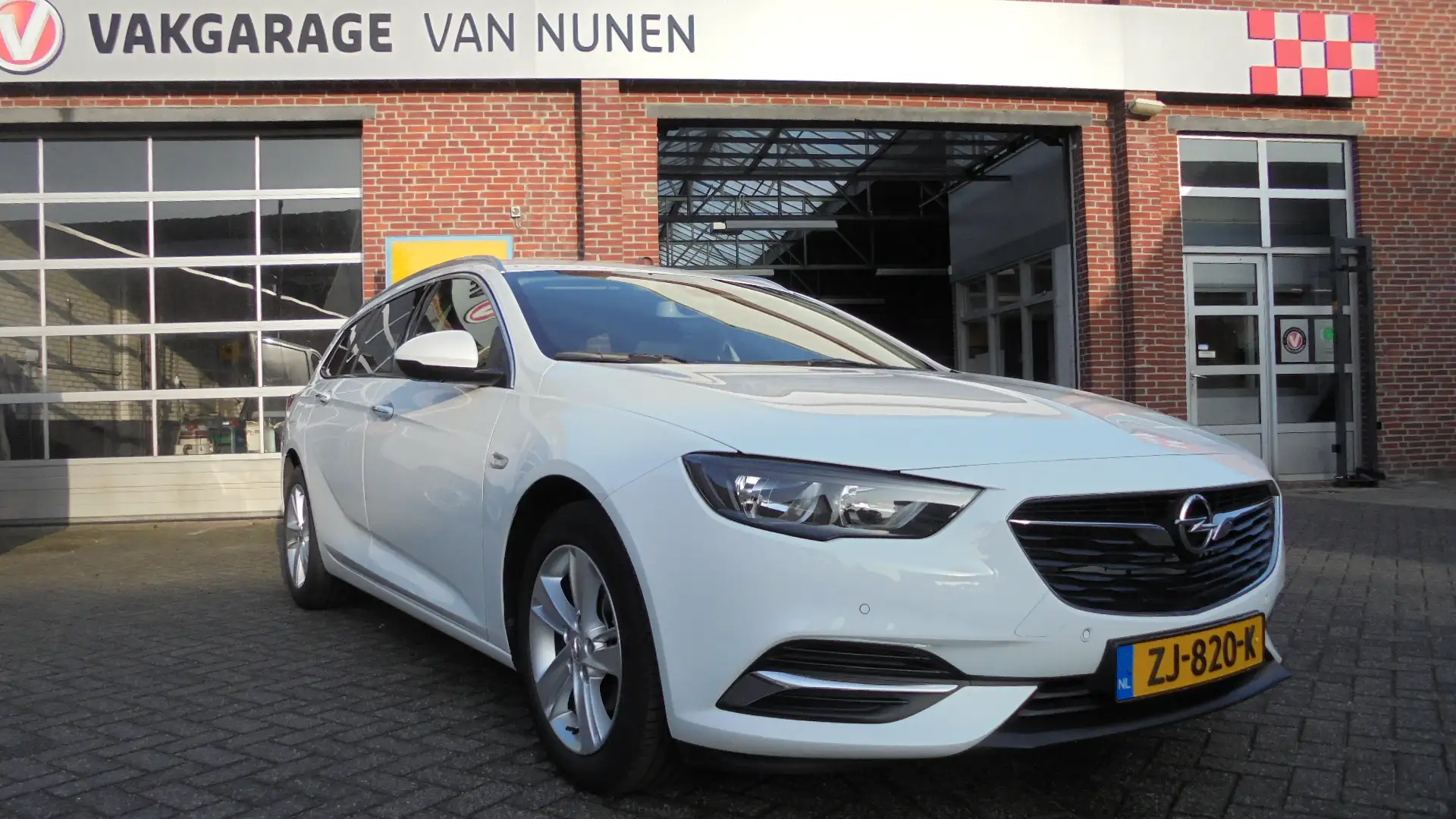 Opel Insignia Sports Tourer 1.5 Turbo 165pk Aut Business Executi White - 1