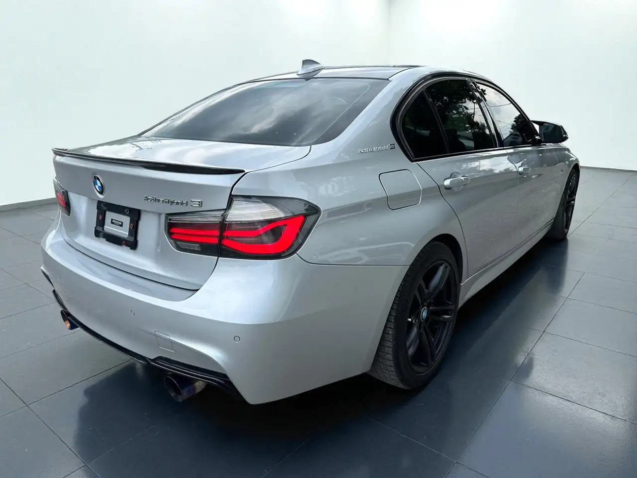 BMW 3 Series снимка BMW 3 Series