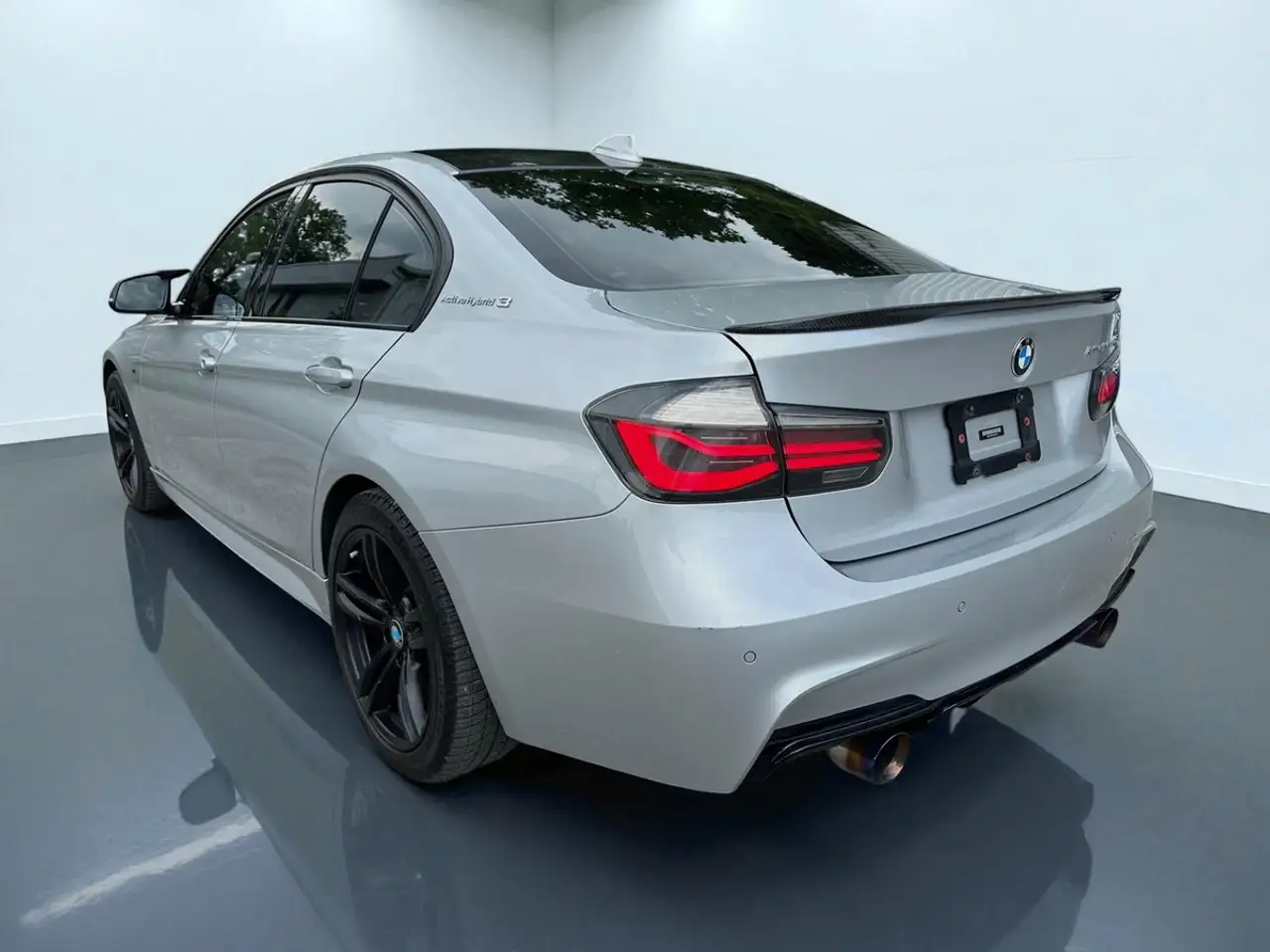 BMW 3 Series снимка BMW 3 Series