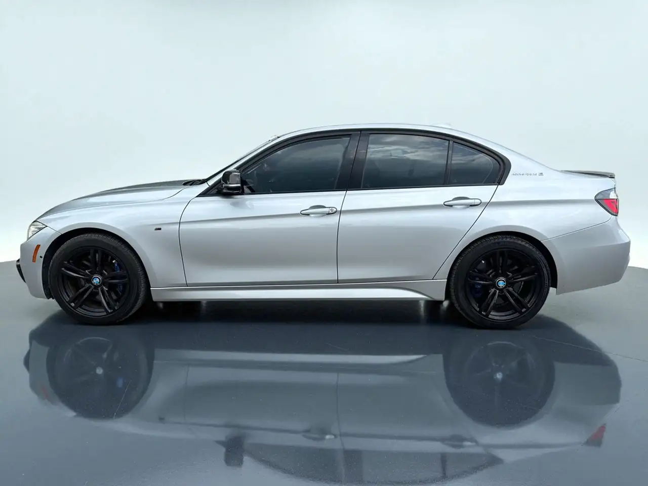 BMW 3 Series снимка BMW 3 Series
