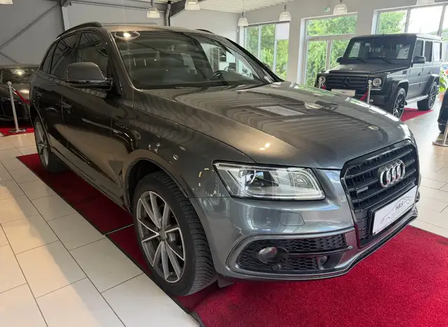 Audi Q5 view 2
