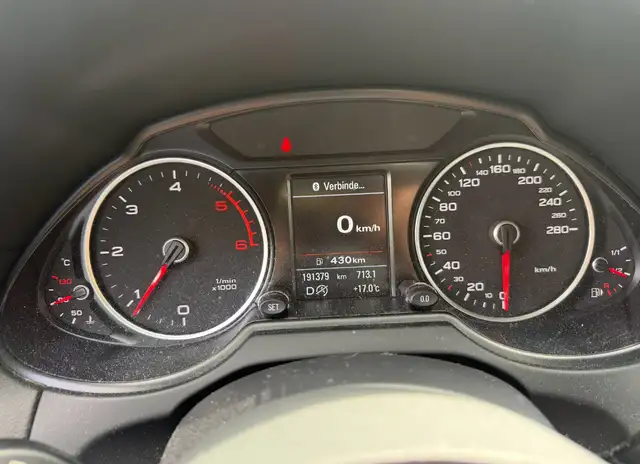 Audi Q5 view 13