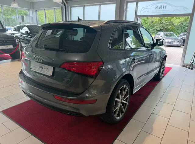 Audi Q5 view 8