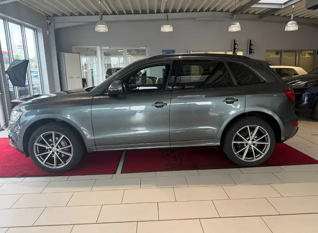 Audi Q5 view 4