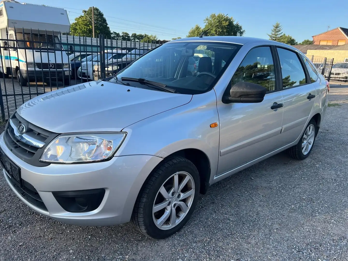 Lada Granta 1.6 Tüv neu Silber - 2