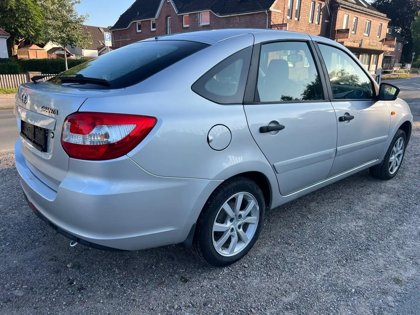 Lada Granta 1.6 Tüv neu Silber - 1