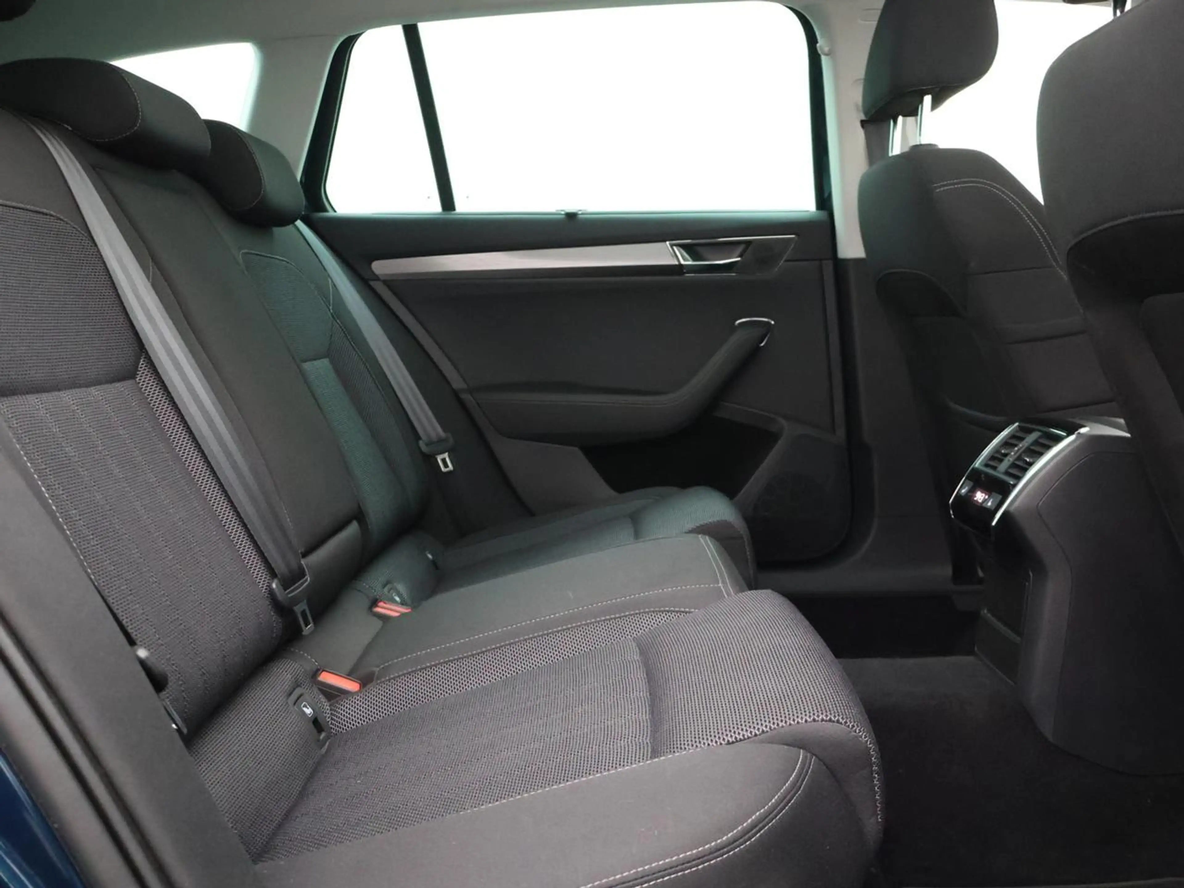 Skoda Superb 1.5 TSI ACT Clever+ DSG 150PK *ZETELVERWARMING*NAVI*CAMERA*PDC*TREKHAAK*...* — photo 6
