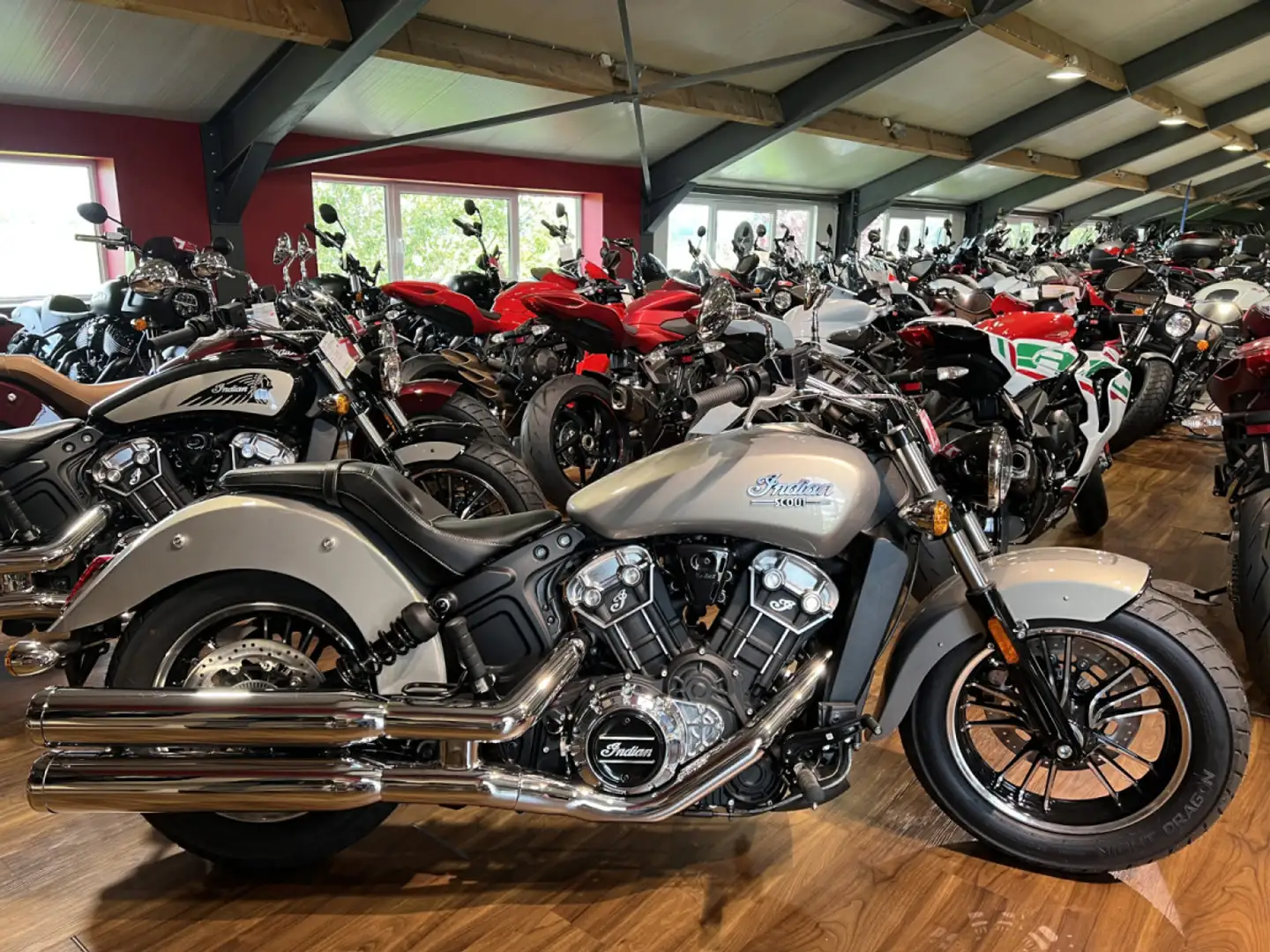 Indian Scout 1200cc Silver Quartz Metallic Gris - 1