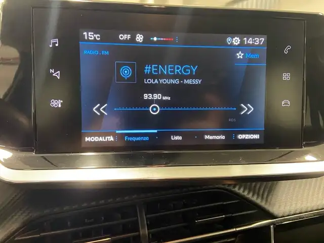 Peugeot 208 view 10