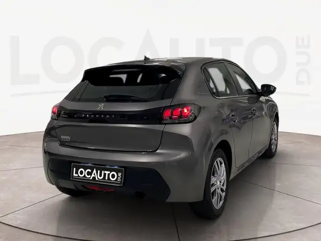 Peugeot 208 view 4