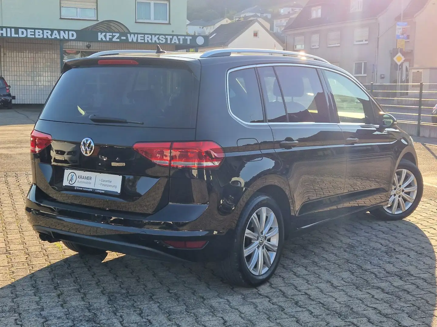 Volkswagen Touran 2.0 TDI DSG Highlin/ AHK/ LED/ StHz/ Navi Schwarz - 2