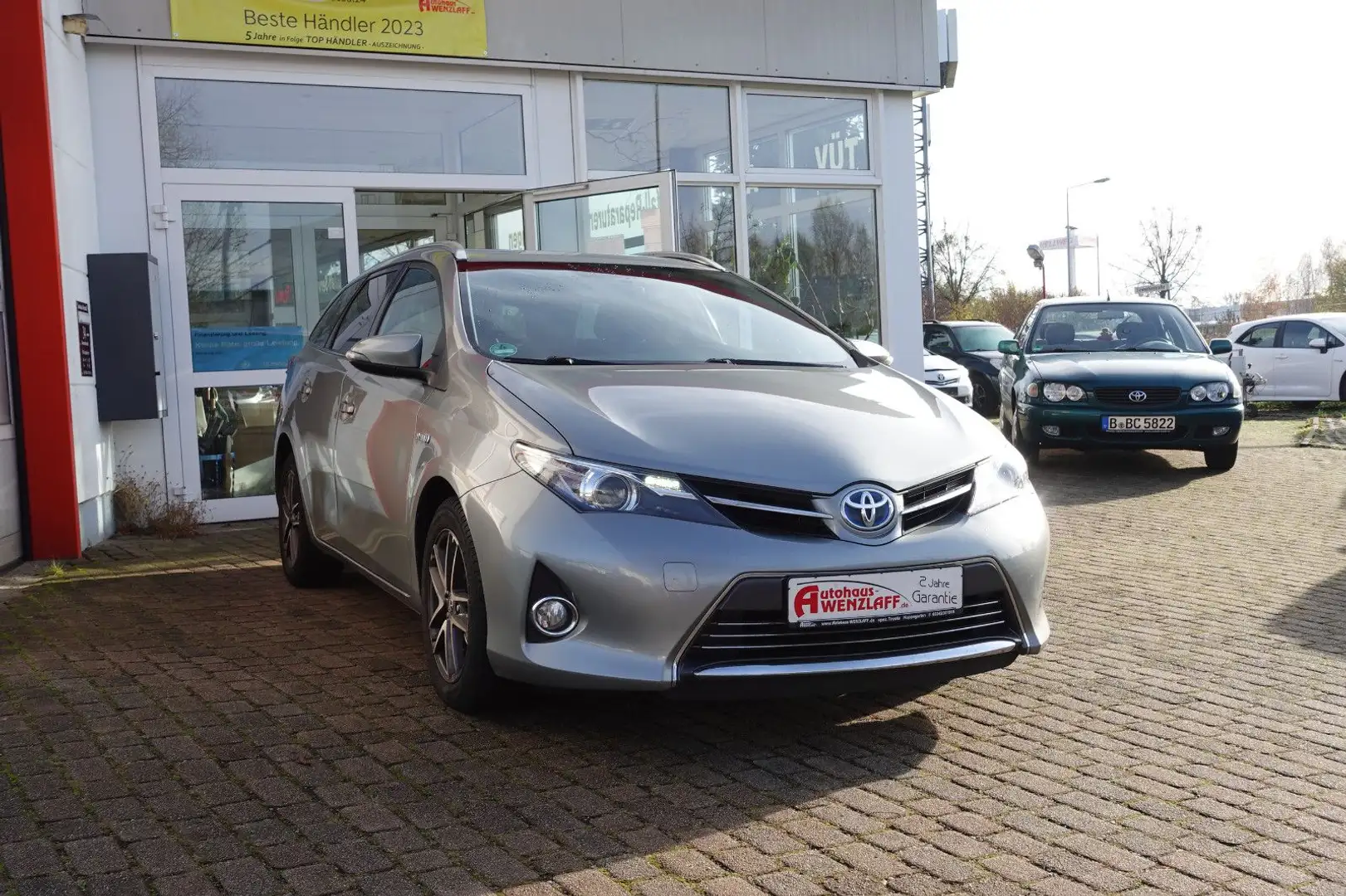 Toyota Auris Hybr. 1,8l Comf. 2 J Garan Grijs - 2