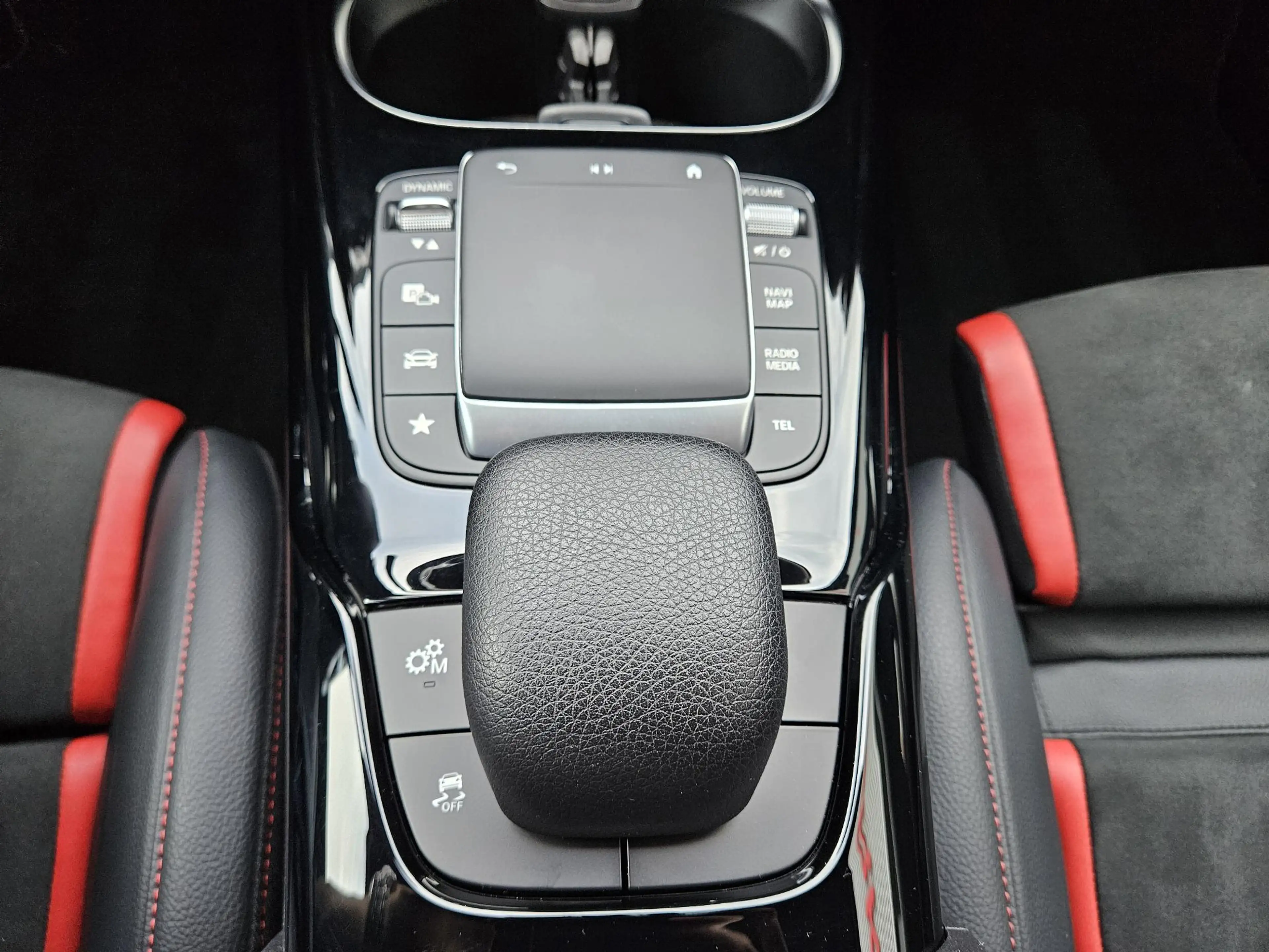 Mercedes-Benz A 35 AMG 4MATIC /Apple Carplay/Performance stoelen/Groot sc — photo 27
