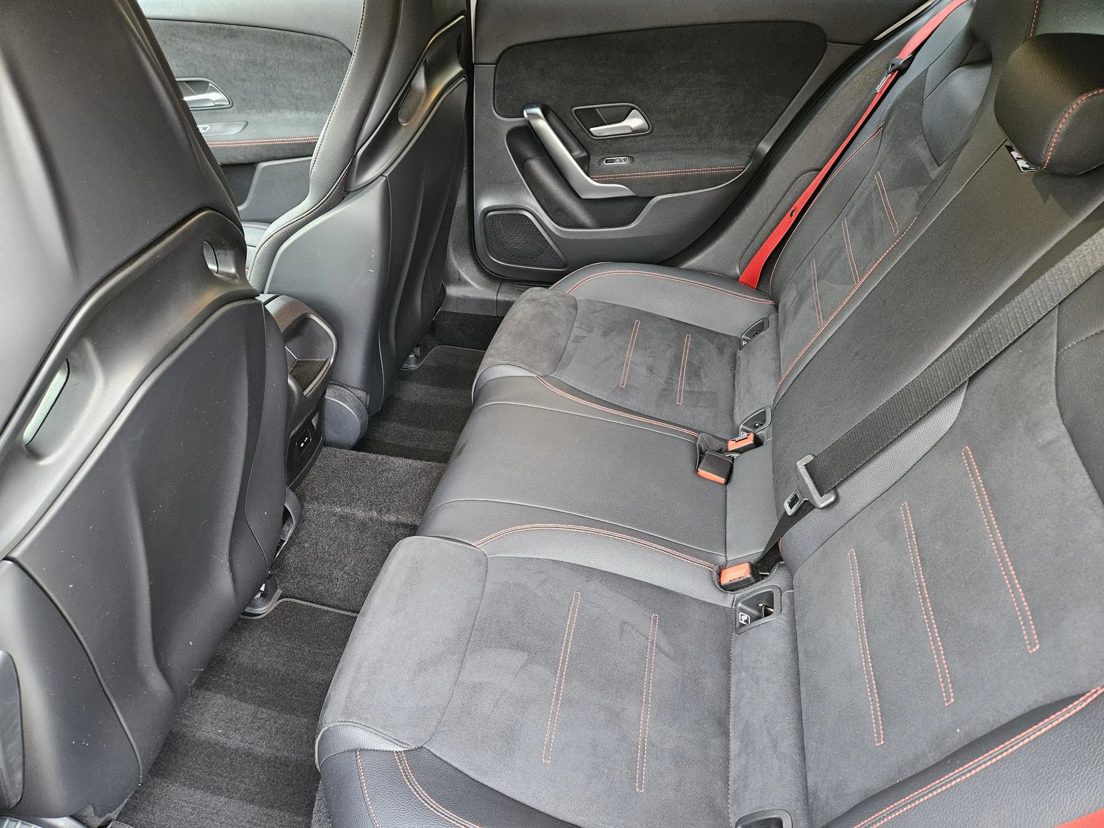 Mercedes-Benz A 35 AMG 4MATIC /Apple Carplay/Performance stoelen/Groot sc — photo 32