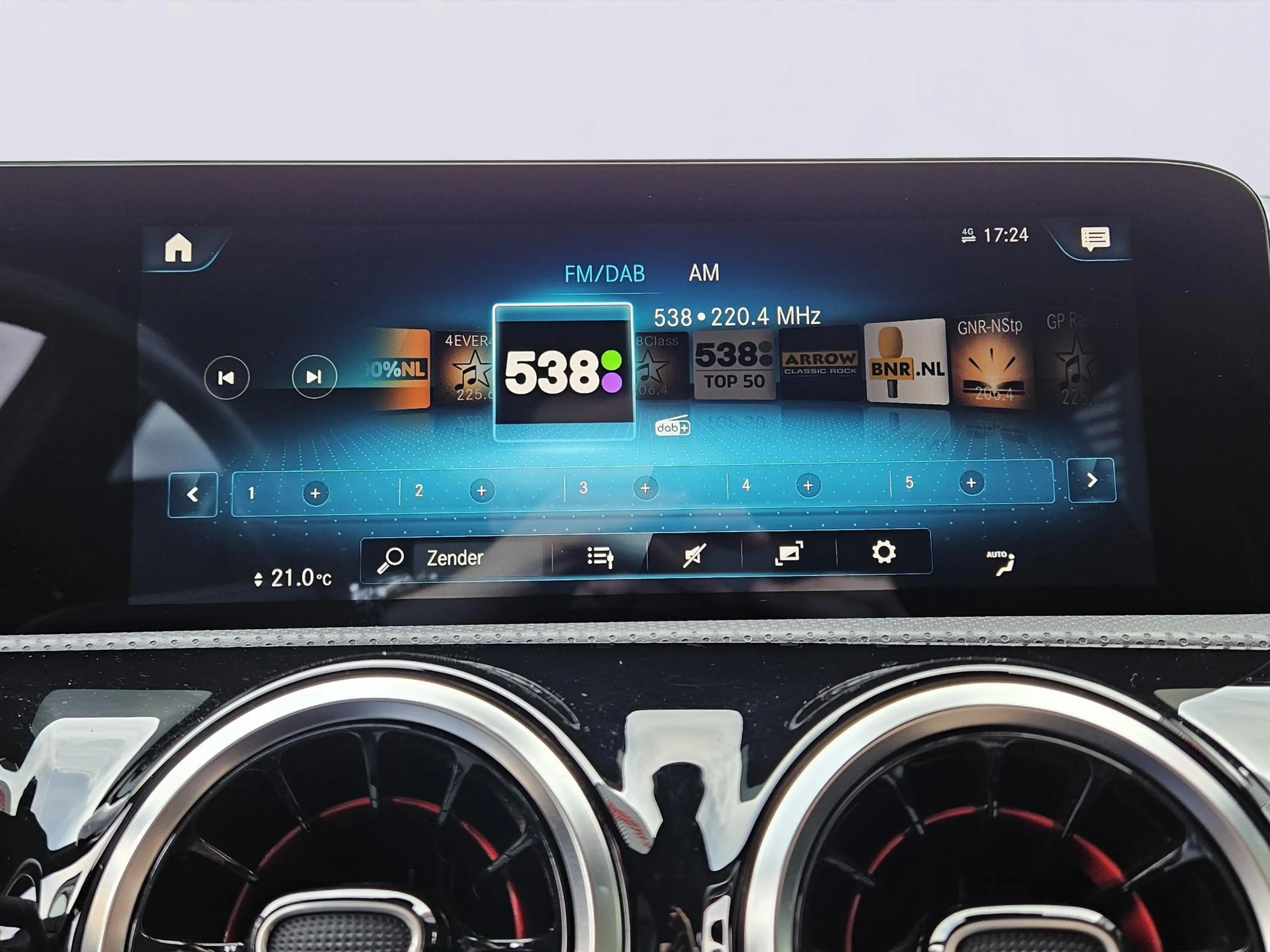 Mercedes-Benz A 35 AMG 4MATIC /Apple Carplay/Performance stoelen/Groot sc — photo 22