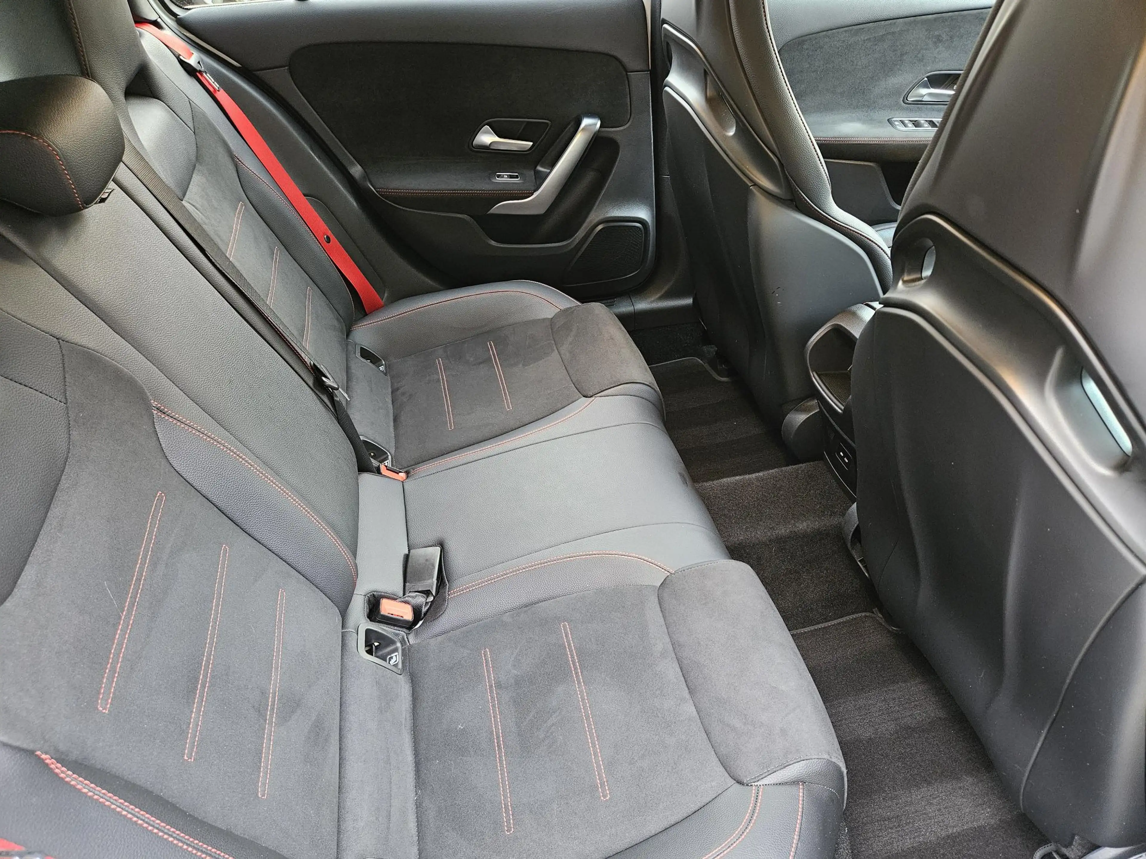 Mercedes-Benz A 35 AMG 4MATIC /Apple Carplay/Performance stoelen/Groot sc — photo 33