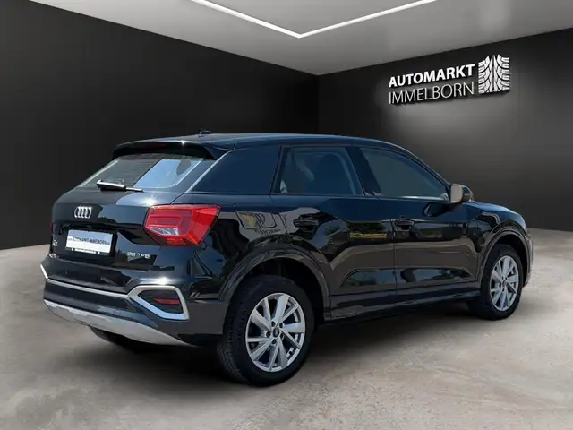Audi Q2 view 8