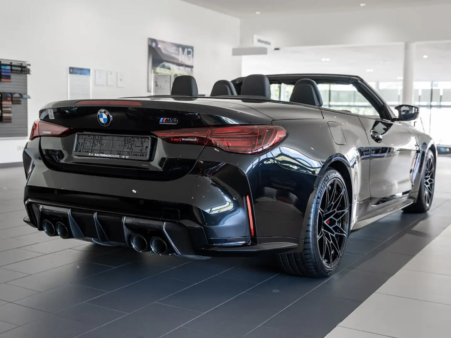 BMW M4 Cabrio xDrive Competition SITZBELÜFTUNG Zwart - 2