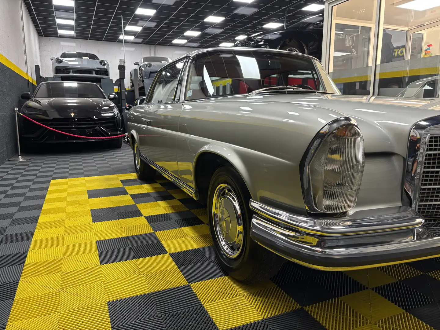 Mercedes-Benz 280 W111 280 SE COUPE Silber - 2