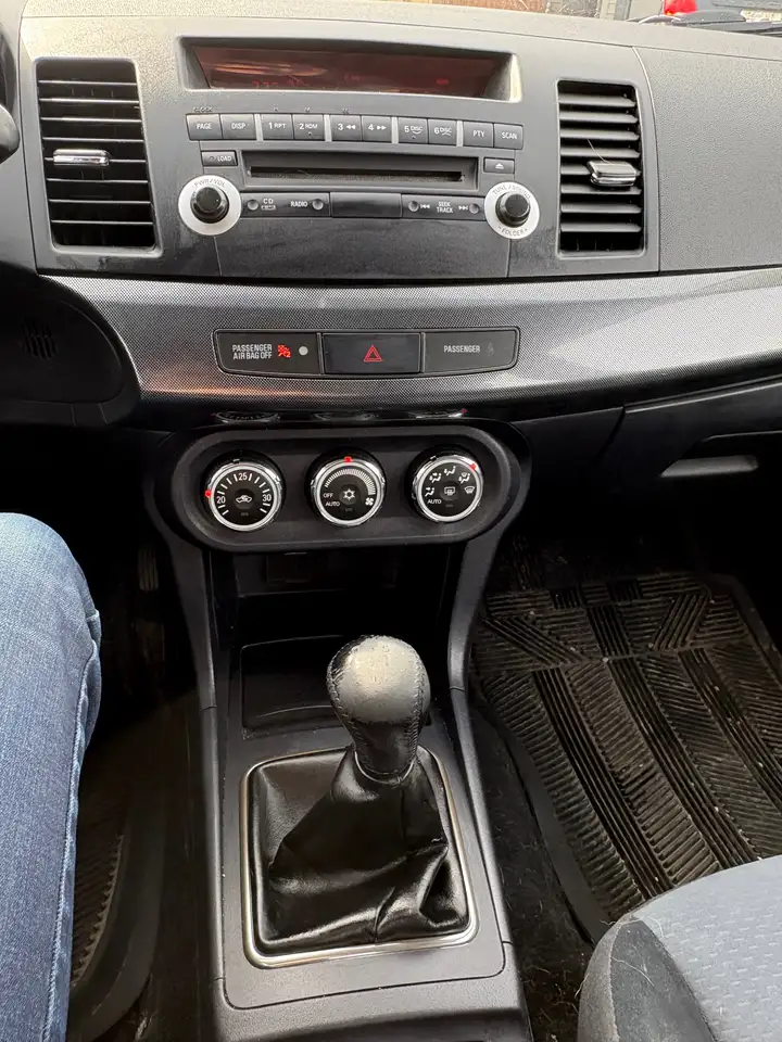 Mitsubishi Lancer снимка Mitsubishi Lancer
