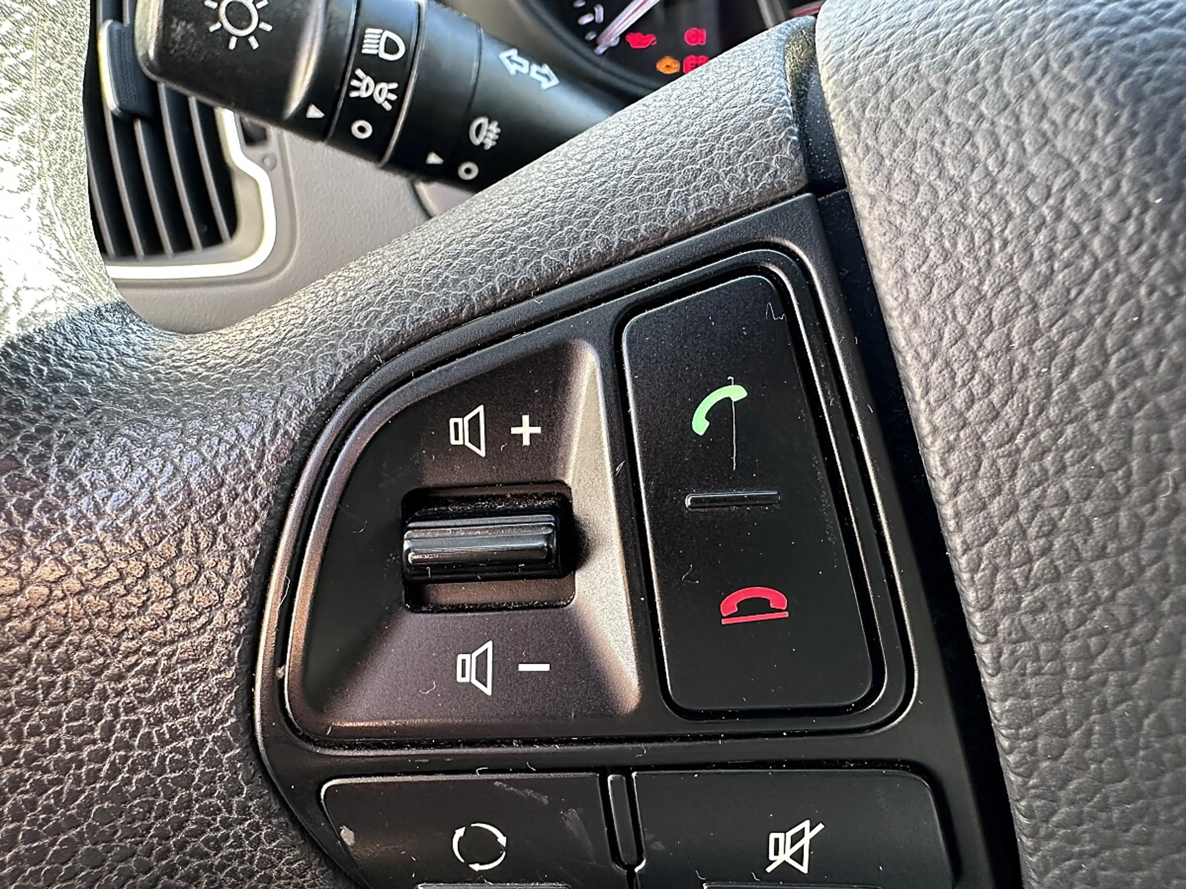 Kia Rio 1.2 Titan · Klimaanlage · Einparkhilfe · Allwet... — photo 9