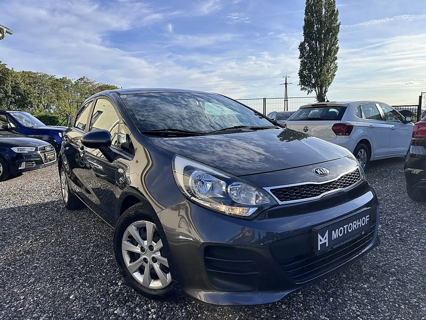 Kia Rio 1.2 Titan · Klimaanlage · Einparkhilfe · Allwet... Silber - 1