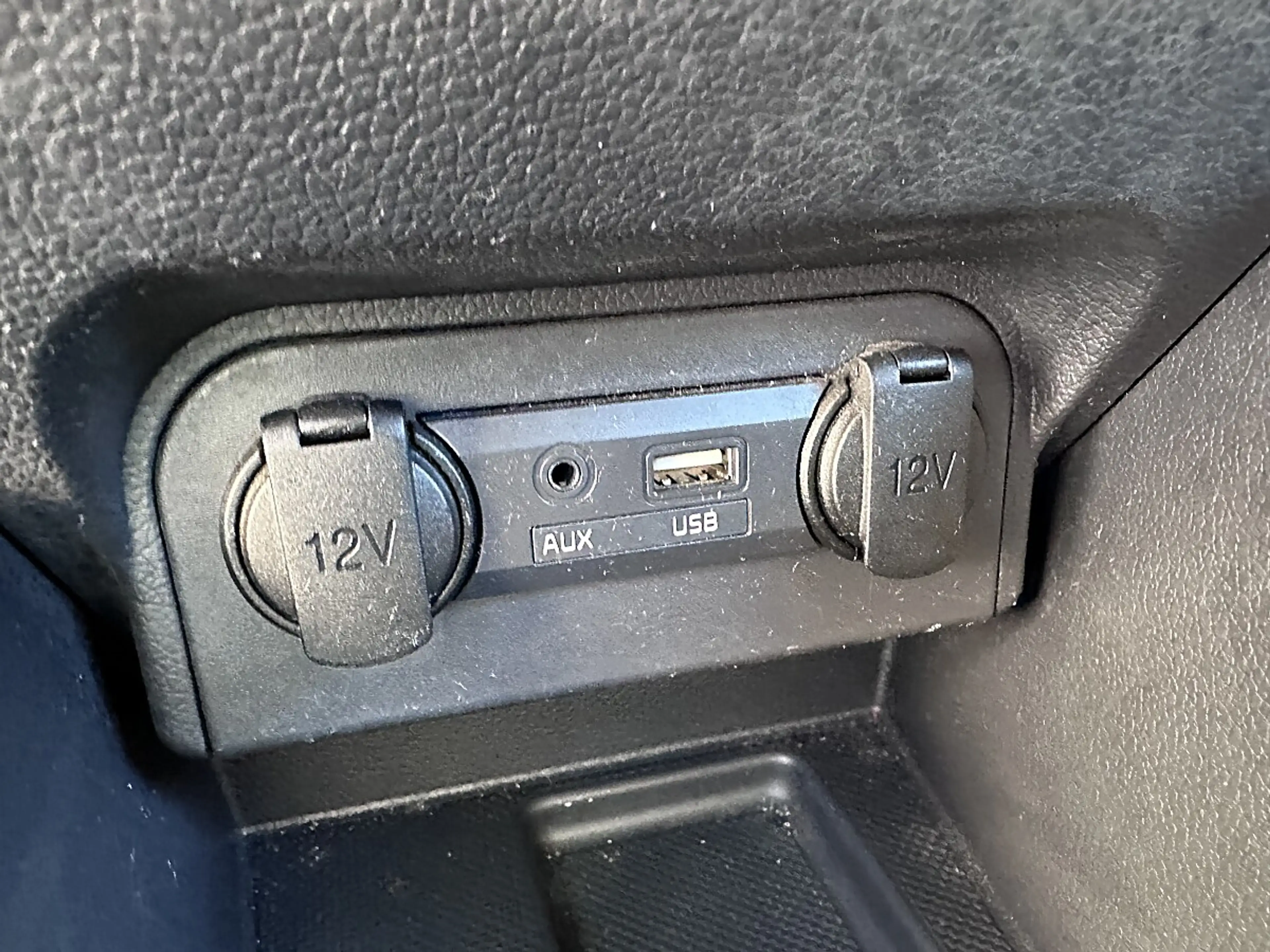 Kia Rio 1.2 Titan · Klimaanlage · Einparkhilfe · Allwet... — photo 13
