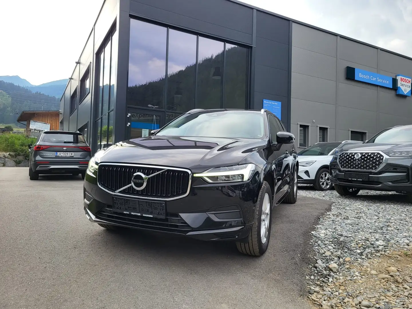 Volvo XC60 Momentum AWD Schwarz - 1