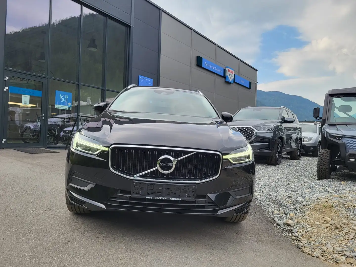 Volvo XC60 Momentum AWD Schwarz - 2