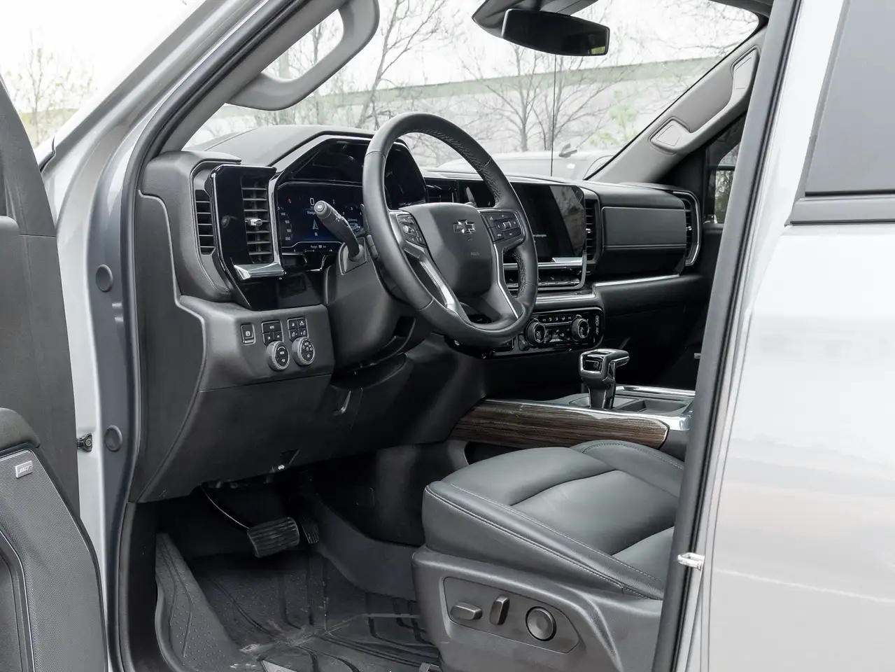 Chevrolet Silverado 1500 снимка Chevrolet Silverado 1500