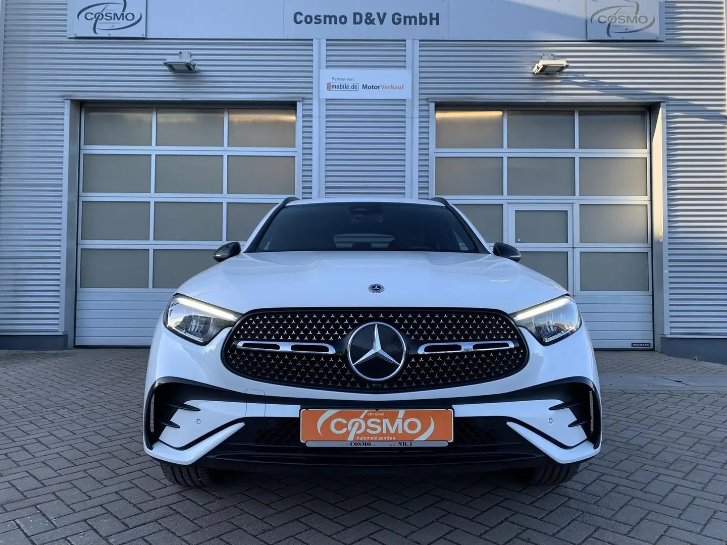 Mercedes-Benz GLC 300 d 4Matic AMG-Line+AHK+Memory+Kamera White - 2