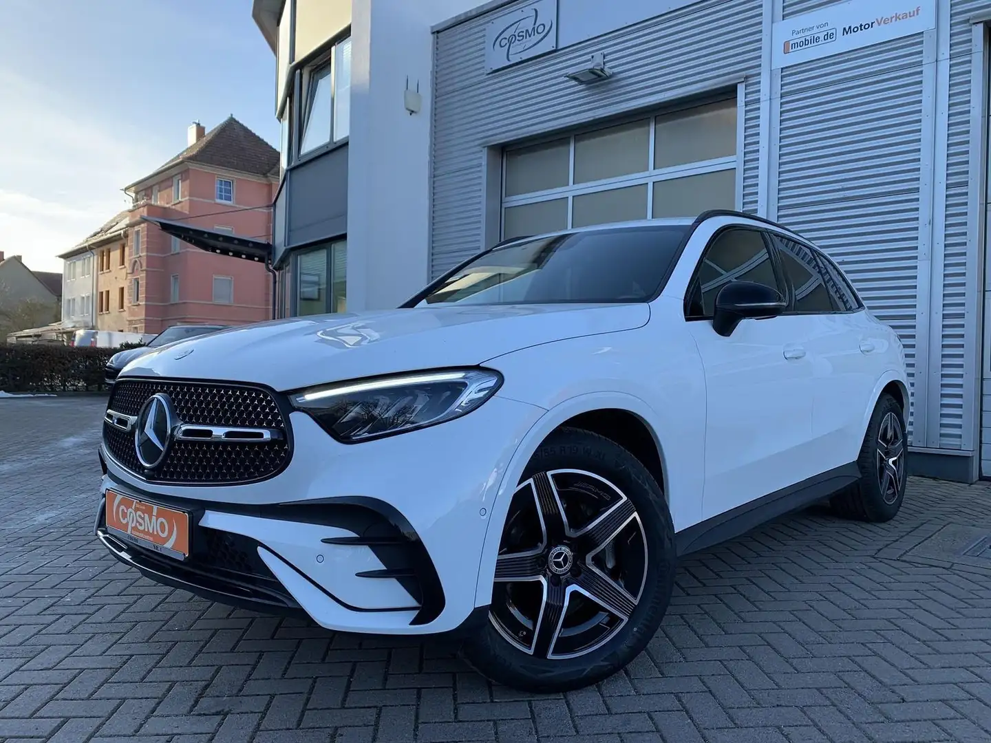 Mercedes-Benz GLC 300 d 4Matic AMG-Line+AHK+Memory+Kamera White - 1