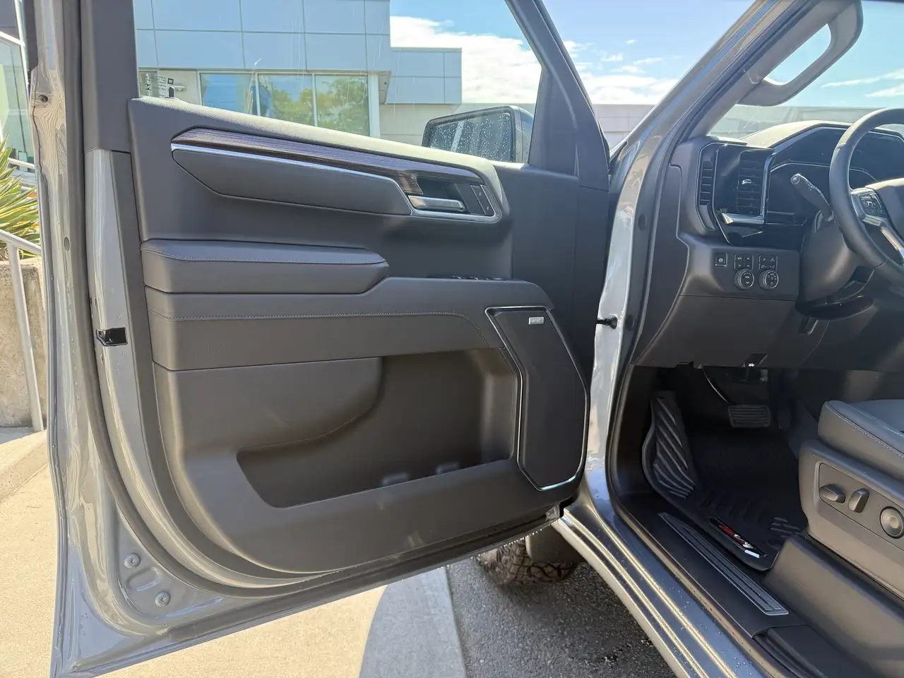 Chevrolet Silverado 1500 photo Chevrolet Silverado 1500