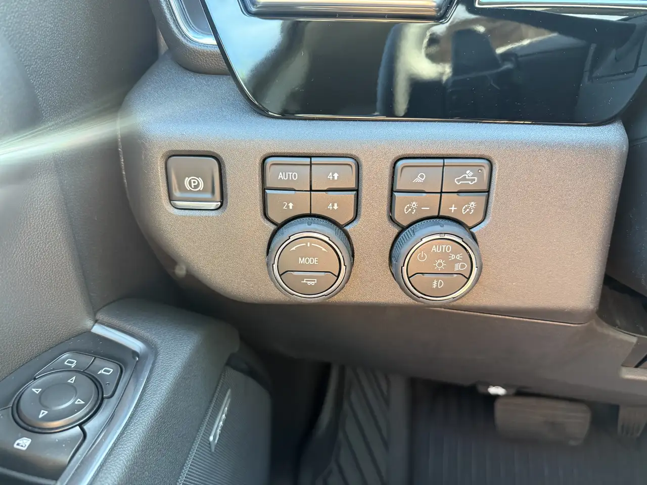 Chevrolet Silverado 1500 photo Chevrolet Silverado 1500