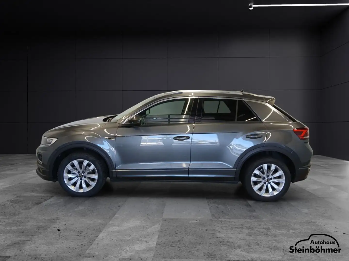 Volkswagen T-Roc Sport 1.5TSI DSG R-Line LED NAV Pano SHZ Grau - 2