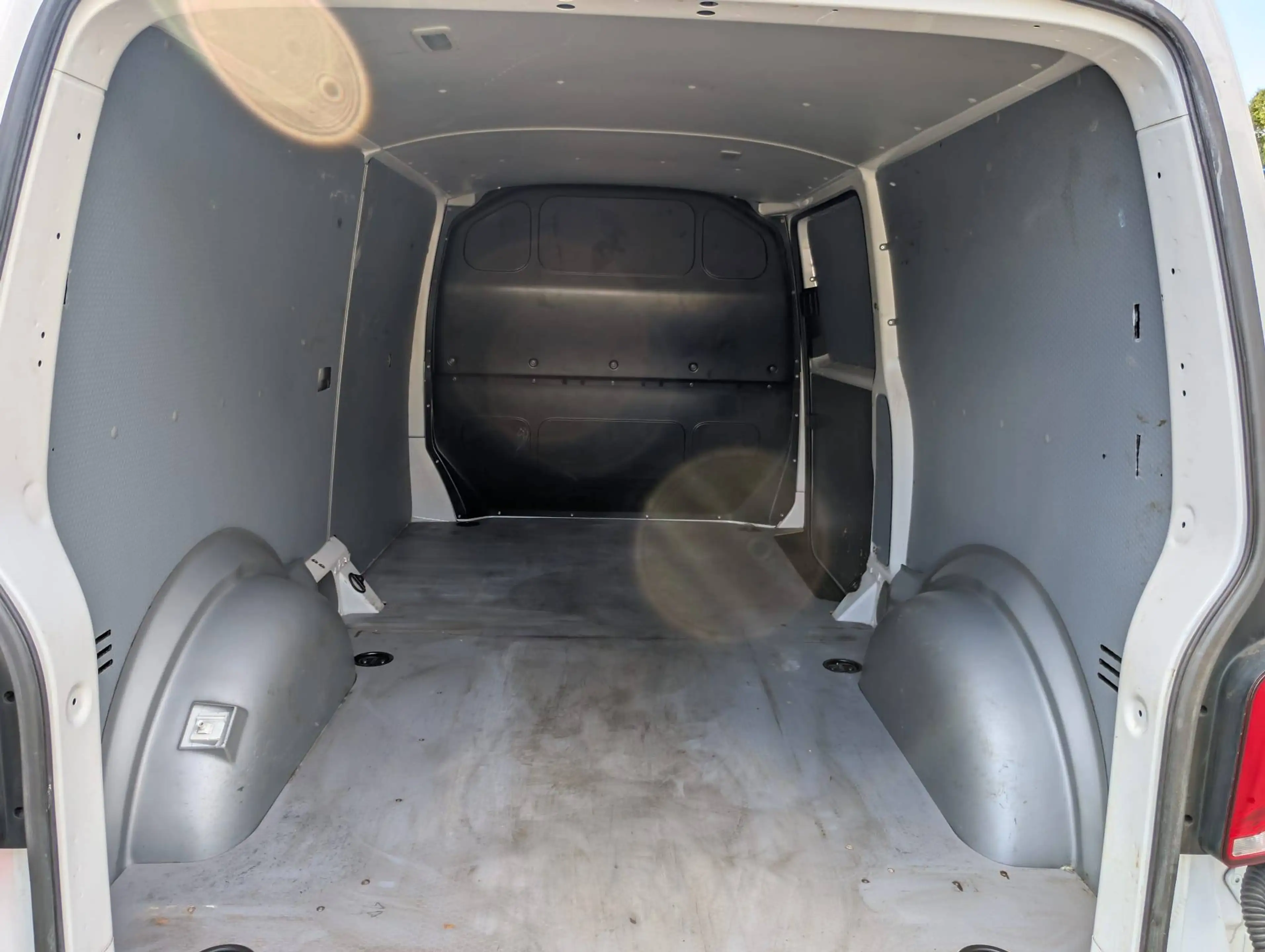 Volkswagen T6.1 Transporter FWD / 150 PS / langer Radstand 3.400 — photo 3