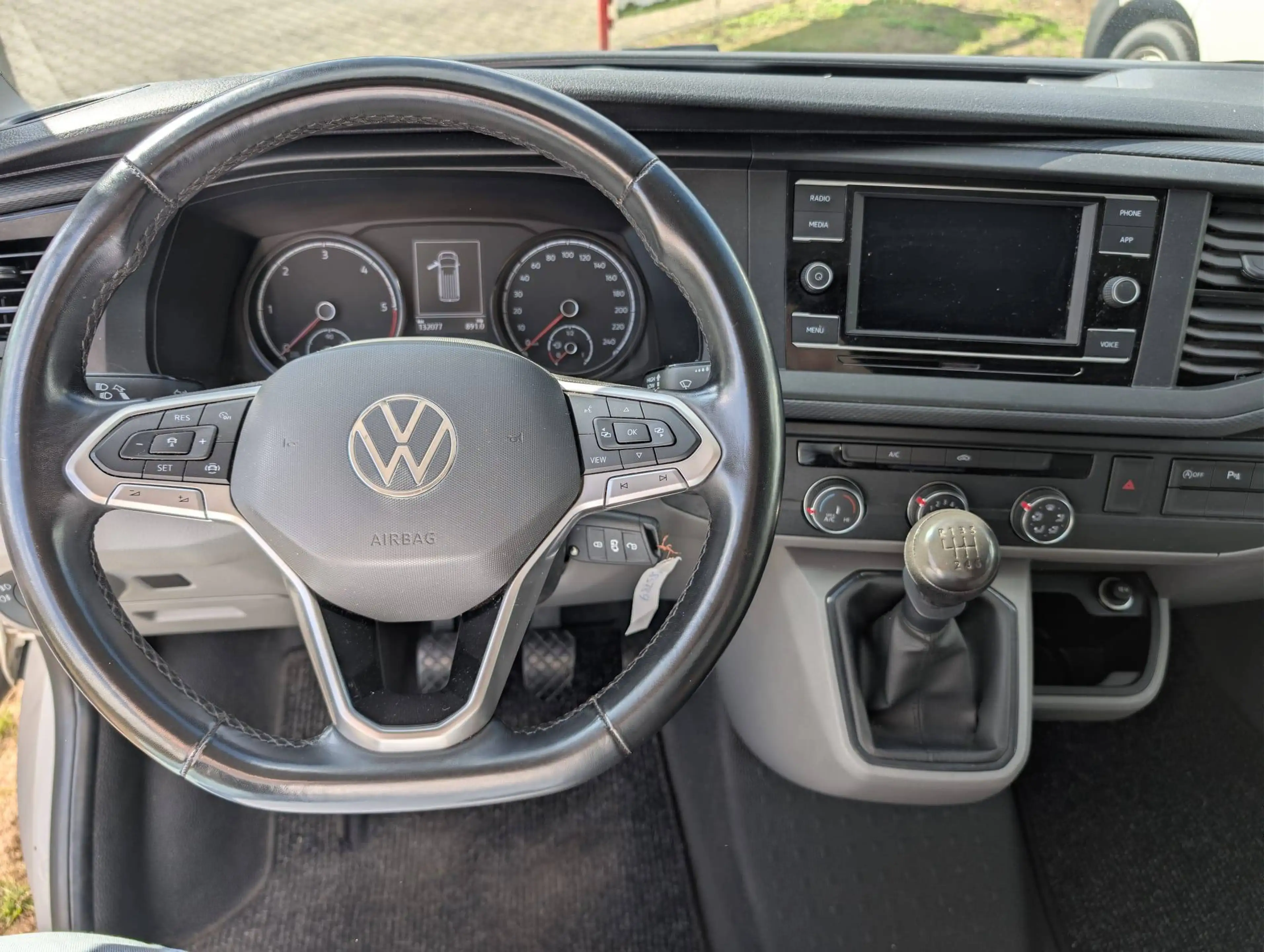 Volkswagen T6.1 Transporter FWD / 150 PS / langer Radstand 3.400 — photo 5