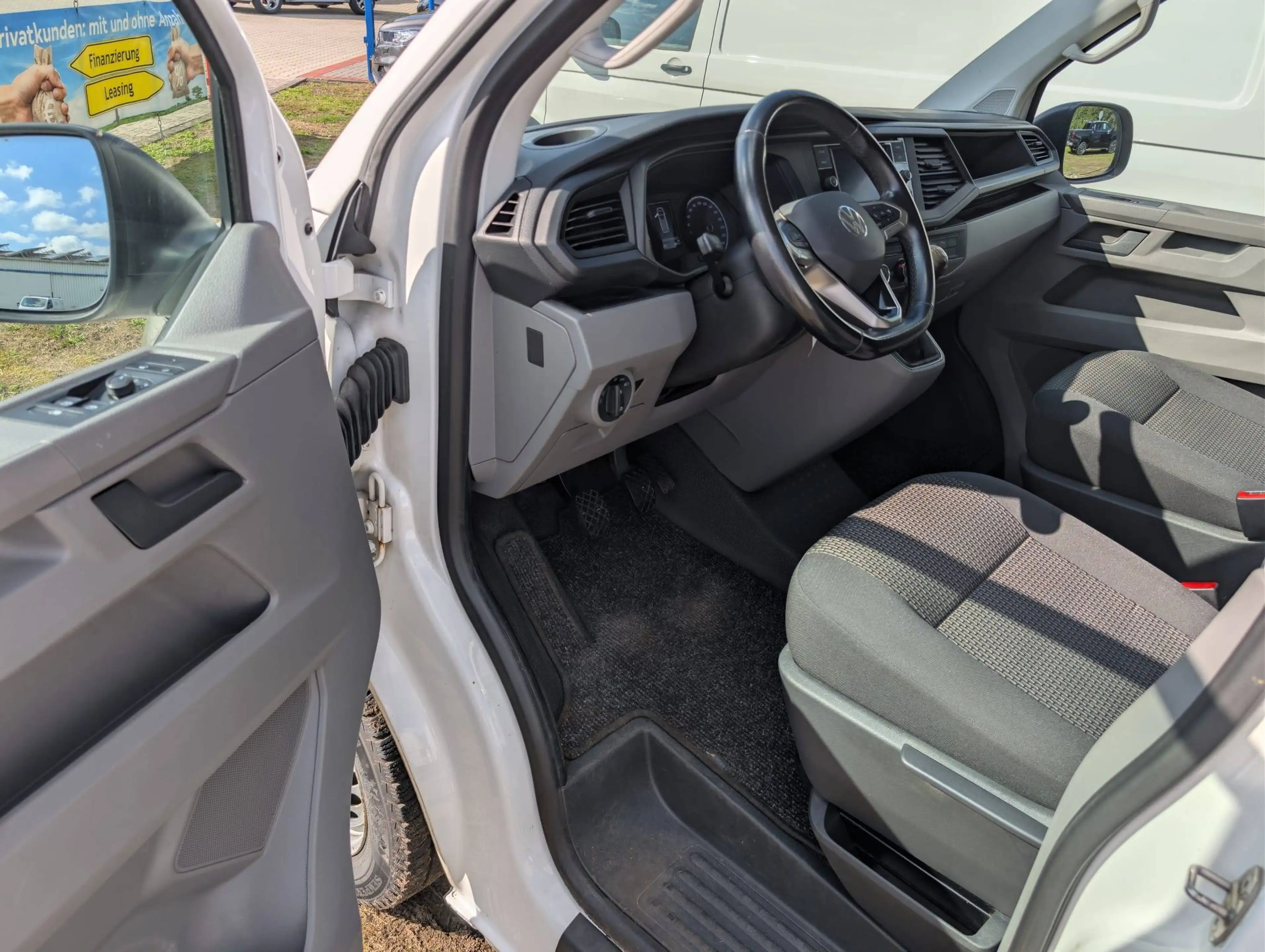 Volkswagen T6.1 Transporter FWD / 150 PS / langer Radstand 3.400 — photo 2